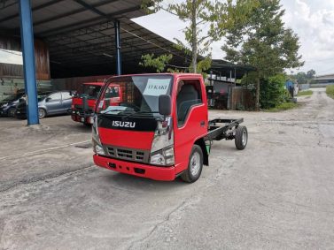 ISUZU NHR69E <br src=