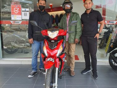 Zahin Afiq Sales Advisor 
    <br src=