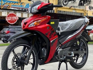YAMAHA R15 <br src=