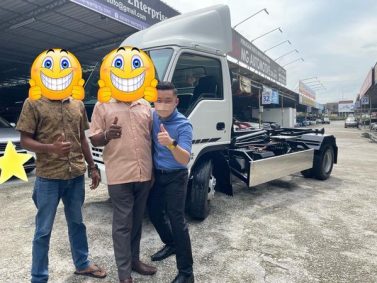 Felix Khoo Sales Advisor 
    <br src=