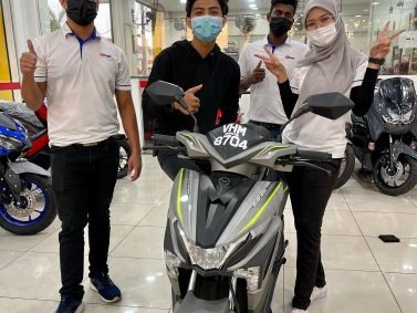 Farah Sales Advisor 
    <br src=
