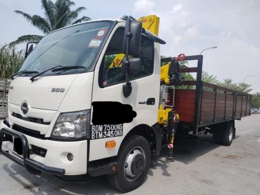 xZC730L 18ft corrugated with taillift <br src=