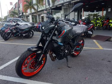 YAMAHA MT-09 <br src=