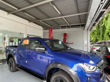 Isuzu Single cab <br src=