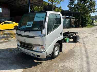 ISUZU NPR CARGO <br src=