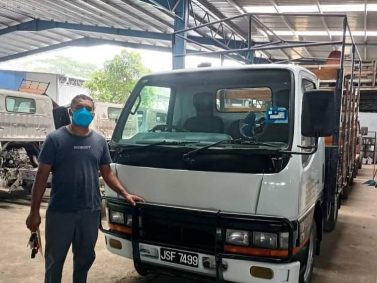 Liew Sah Teck Sales Advisor 
    <br src=