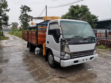 ISUZU NPR CARGO <br src=