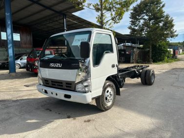 ISUZU NHR69E <br src=