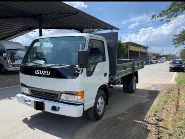ISUZU NHR69E <br src=