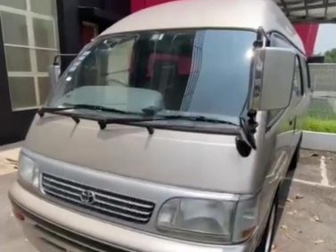 HIACE COMMUTER 2.5 DIESEL TURBO <br src=