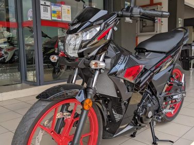SUZUKI GSX S750 <br src=